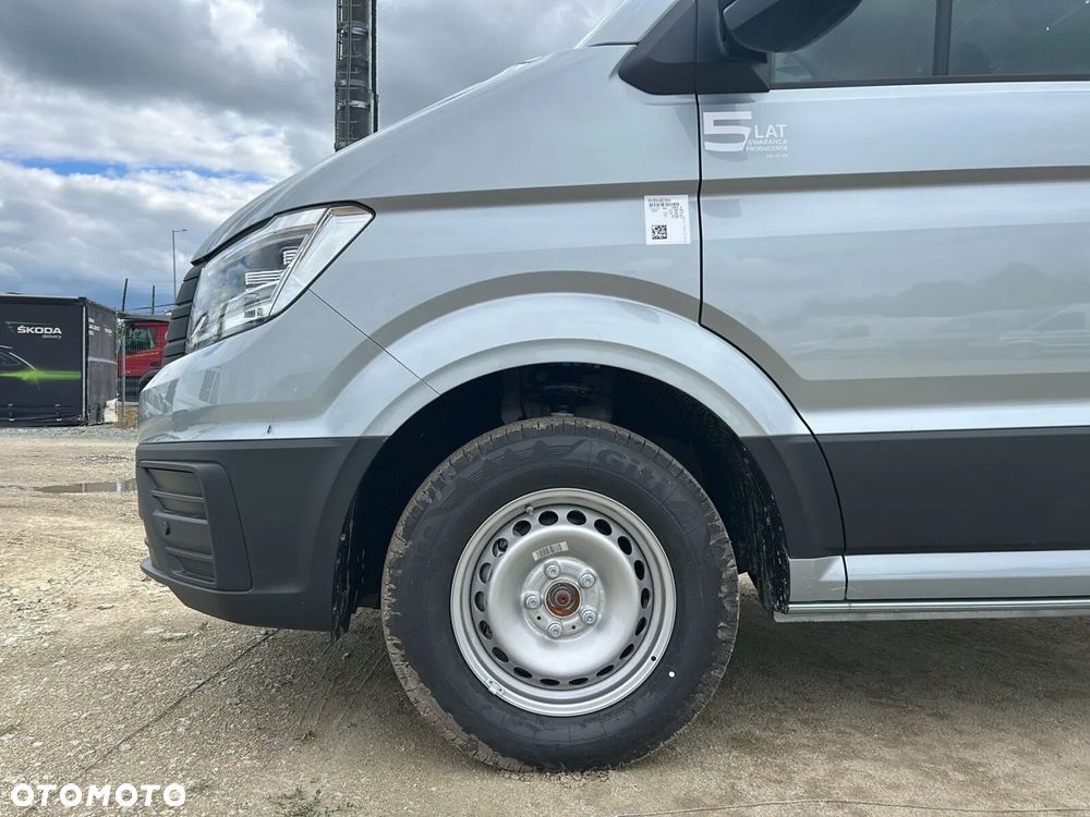 Volkswagen Crafter KONTENER+WINDA/AUTOMAT/35 Podwozie z pojedynczą kabiną 2,0 l 163 KM manual r. o.: 4490 mm - 38