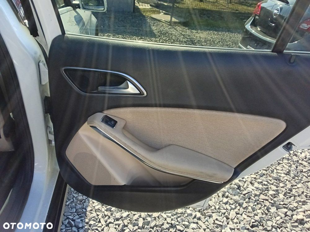 Mercedes-Benz GLA - 36