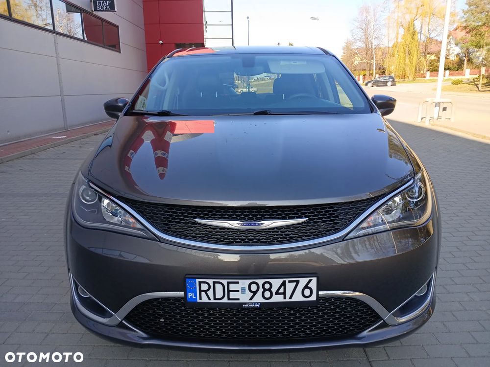 Chrysler Pacifica - 6