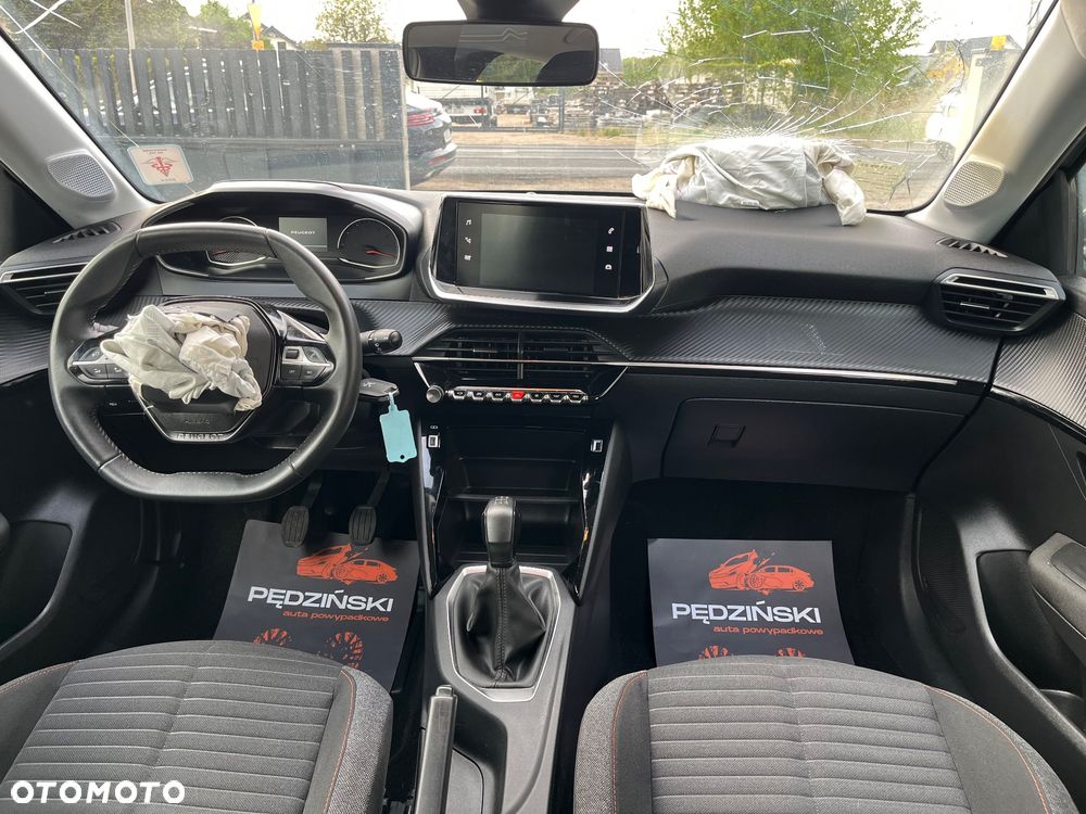 Peugeot 208 - 8