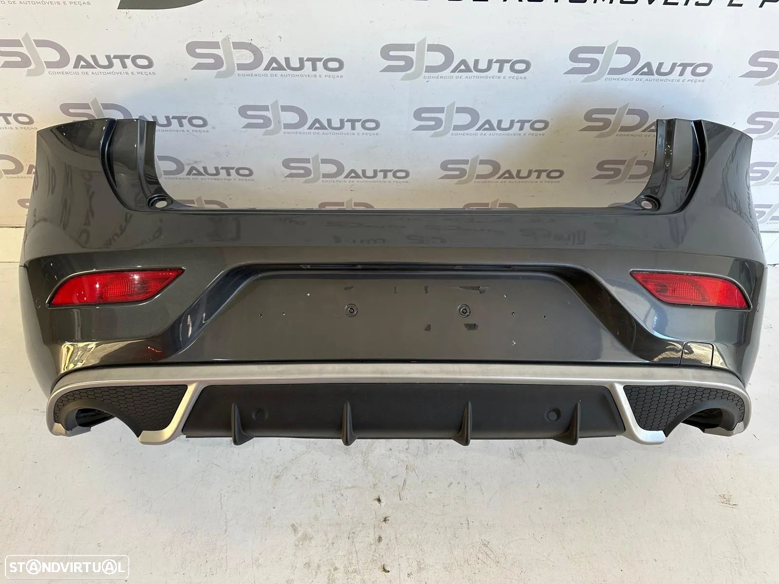 Parachoques Trás - Volvo V40 R-Design (2013) - 1