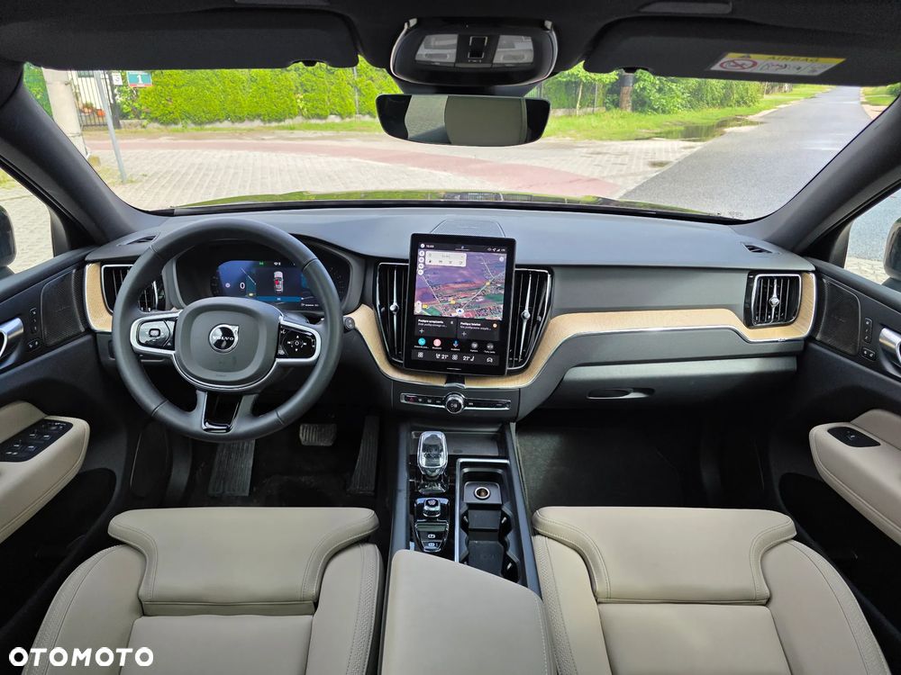 Volvo XC 60 B5 B AWD Plus Dark - 18
