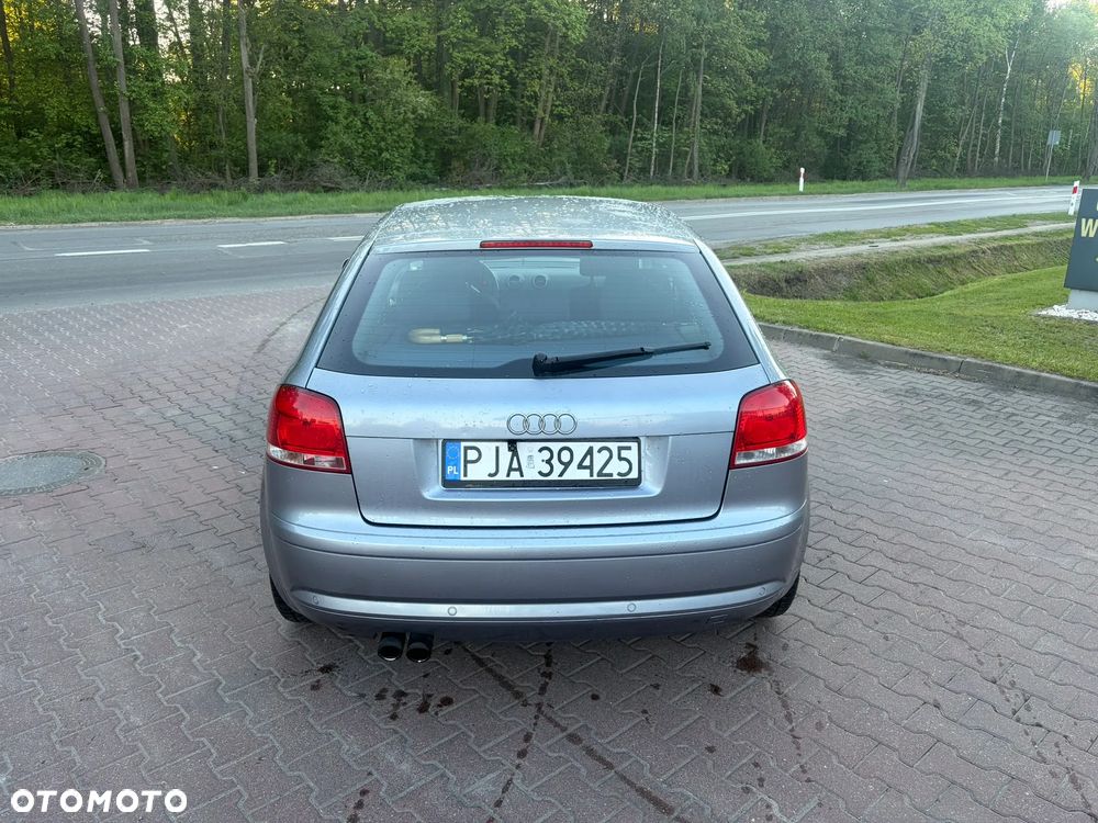 Audi A3 3-drzwiowe 2.0 FSI Attraction - 2