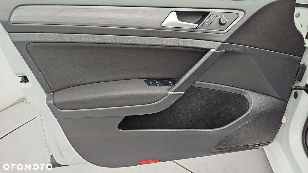 Volkswagen Golf - 10