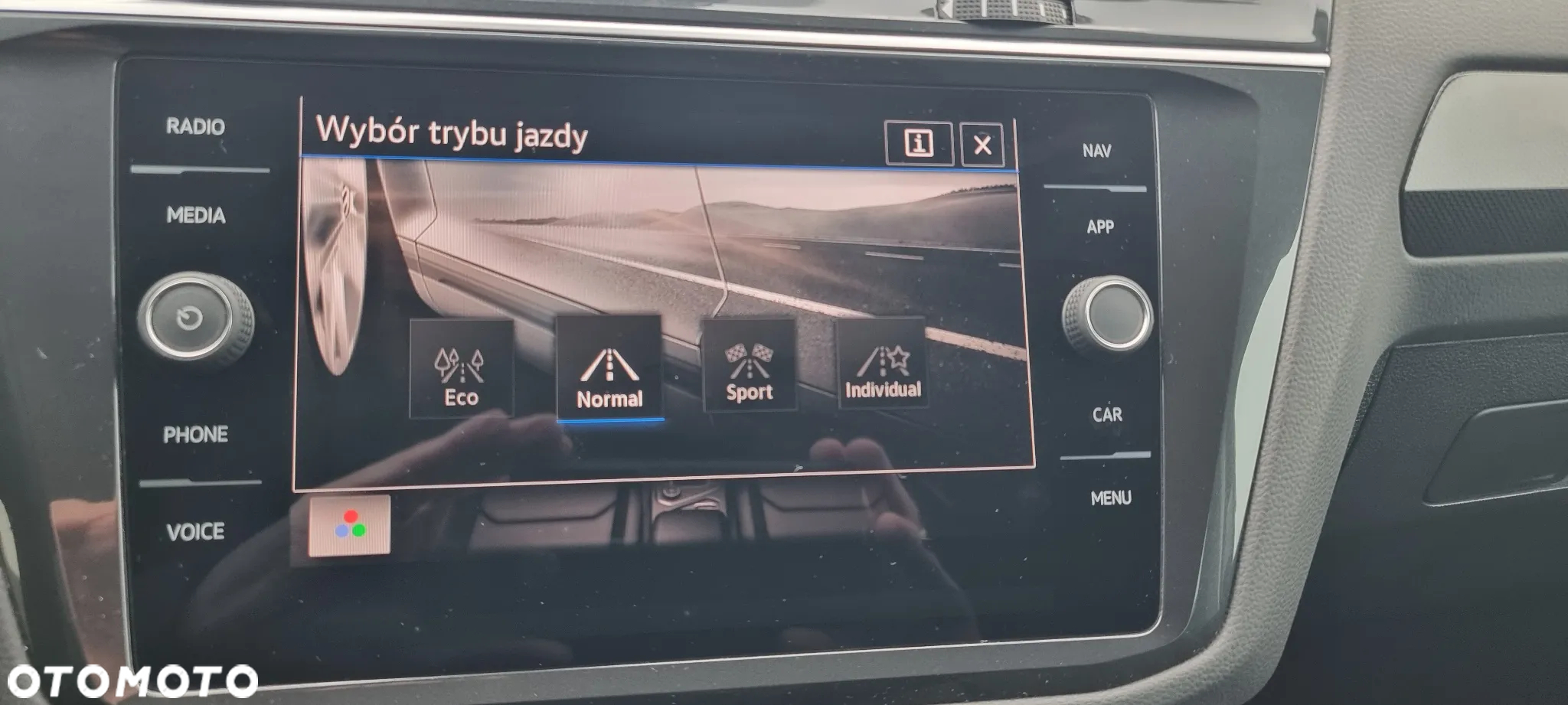 Volkswagen Tiguan 2.0 TDI SCR 4MOTION DSG Elegance - 12