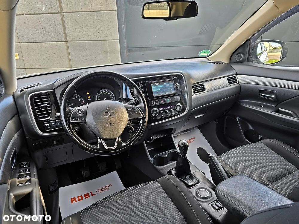 Mitsubishi Outlander 2.0 2WD Invite - 16