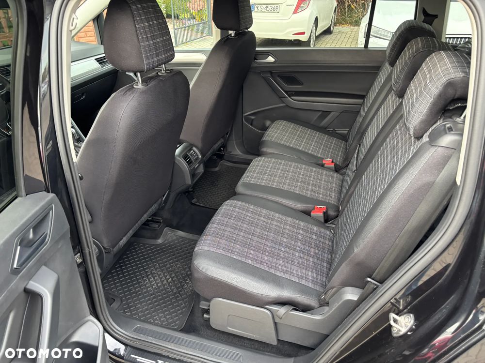 Volkswagen Touran - 23