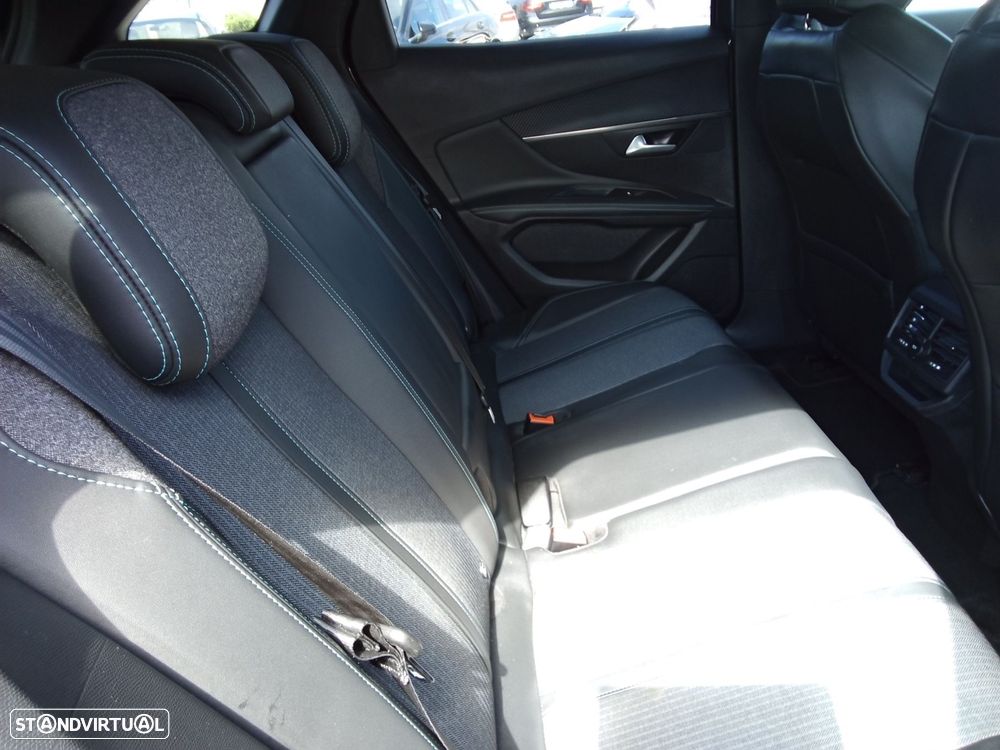 Peugeot 3008 1.5 BlueHDi Allure Pack EAT8 - 11