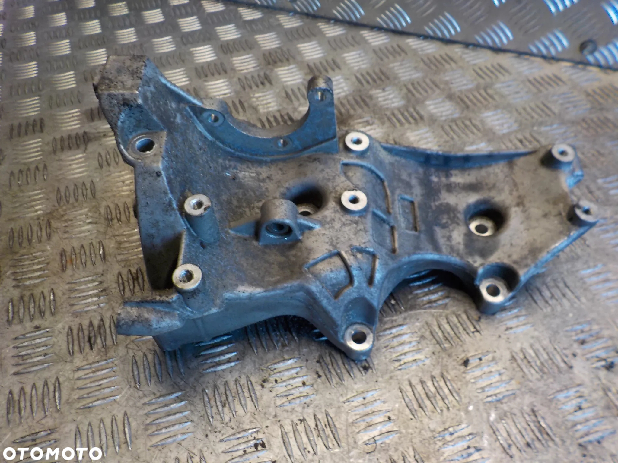 AUDI A4 B6 2.0B ŁAPA MOCOWANIE ALTERNATORA 06D903143C - 5