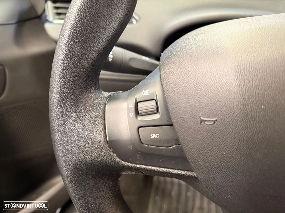 Peugeot 208 - 17
