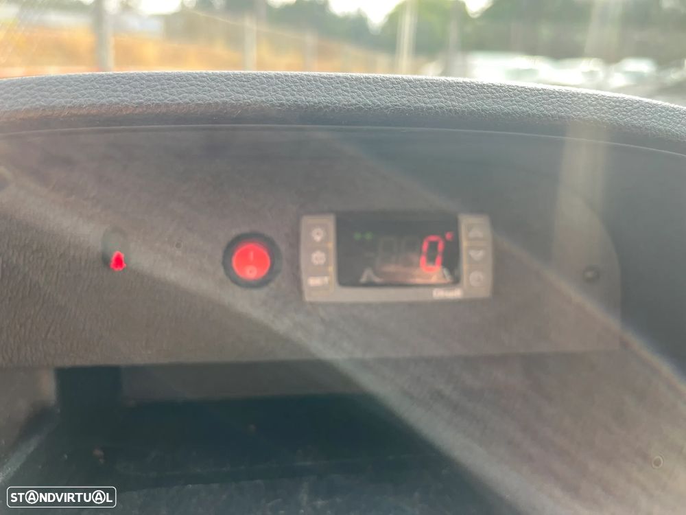 Renault KANGOO MAXI COM FRIO - 14