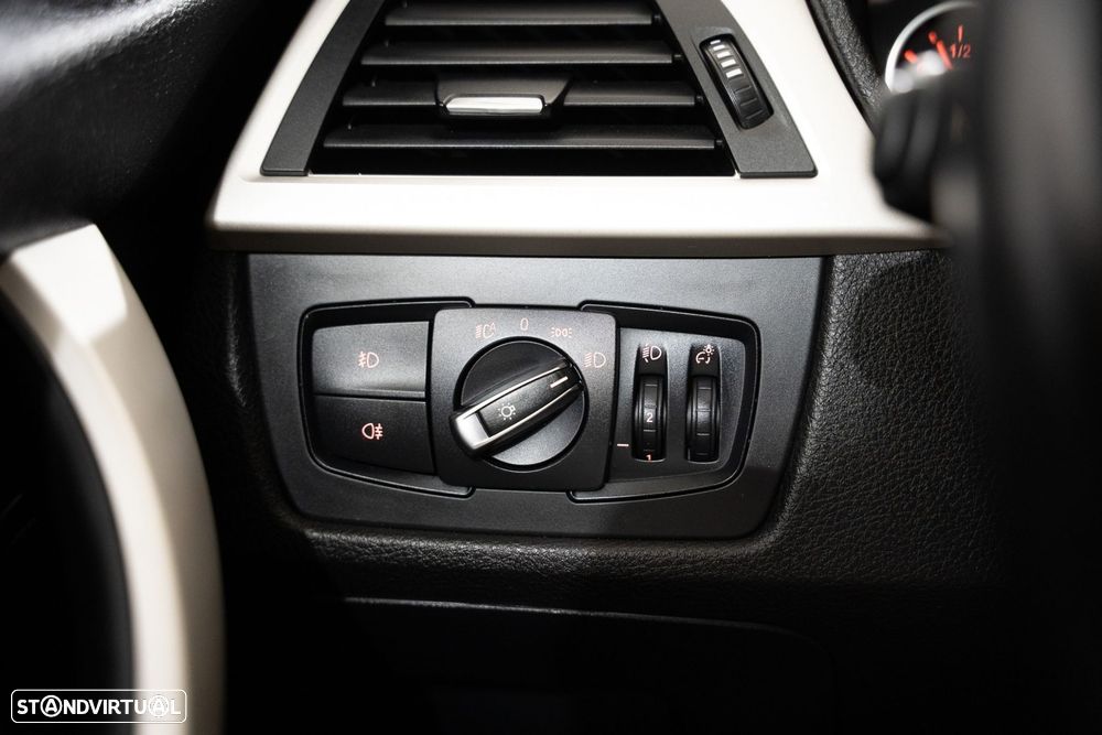 BMW 318 d Auto Line Sport - 19