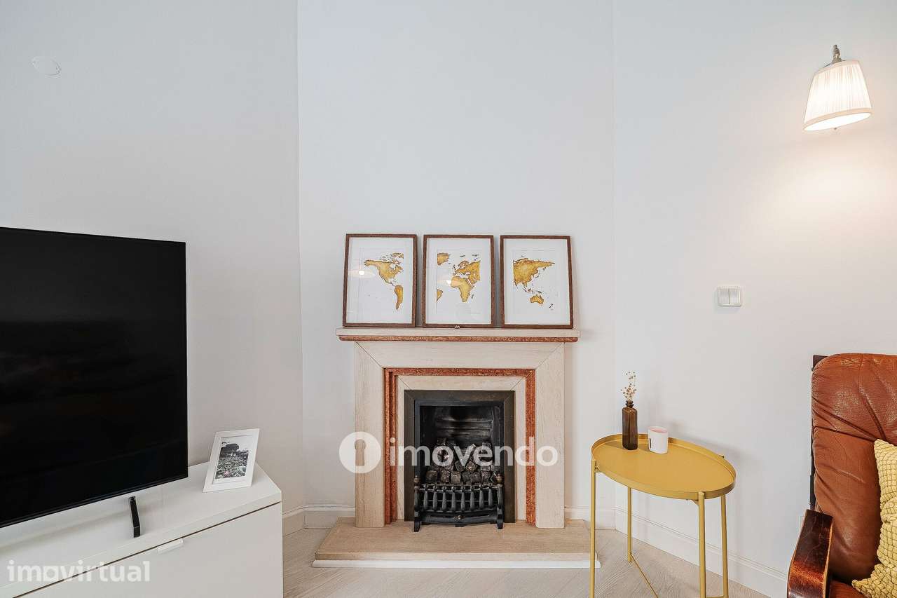 Apartamento T2, com áreas amplas e varanda, na Póvoa de Santa Iria - Grande imagem: 3/46
