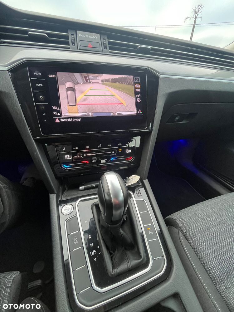 Volkswagen Passat 2.0 TDI SCR DSG Comfortline - 14