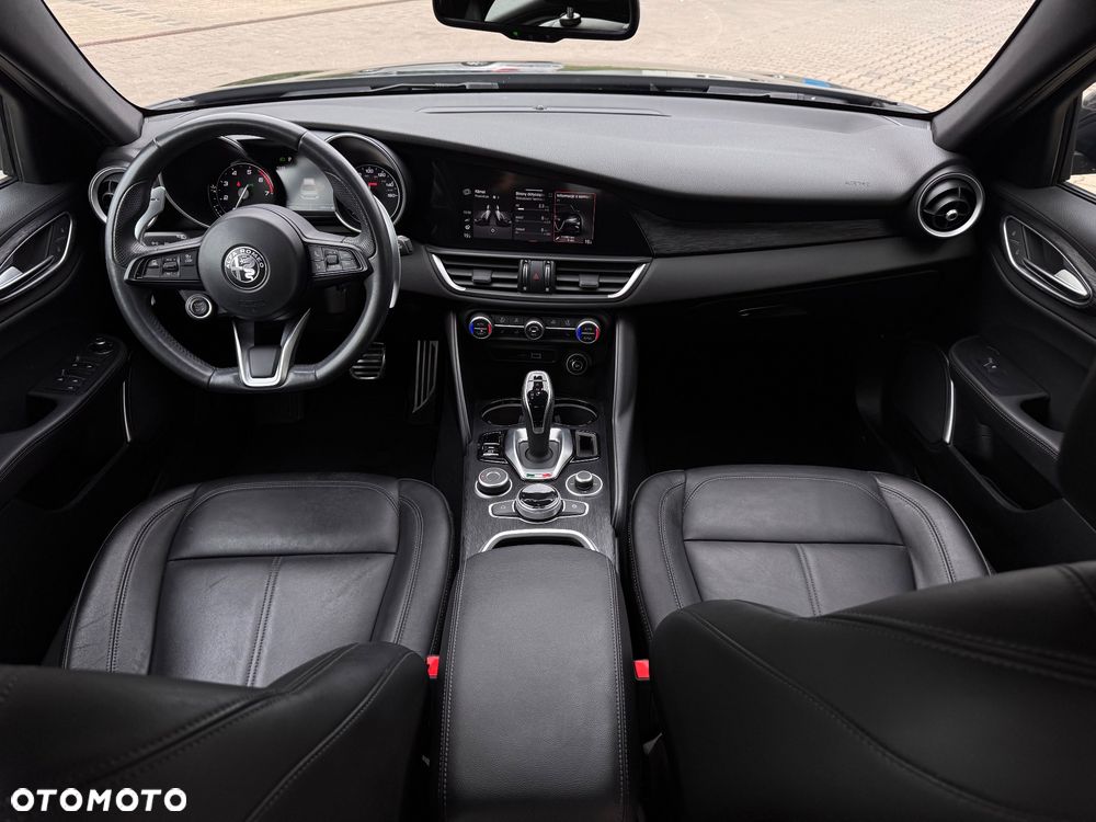 Alfa Romeo Giulia 2.0 Turbo 16V AT8 Veloce - 10