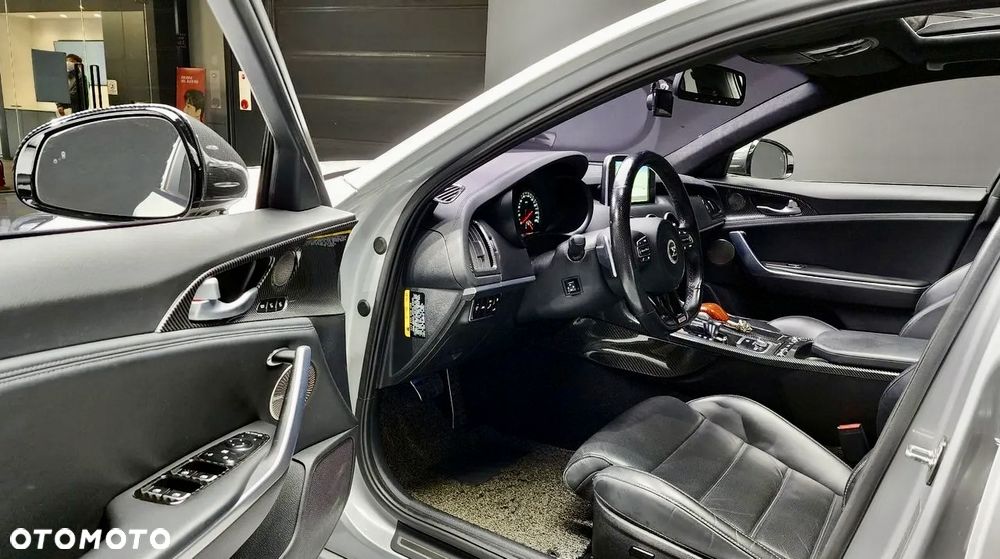 Kia Stinger 3.3 T-GDI AWD GT - 12