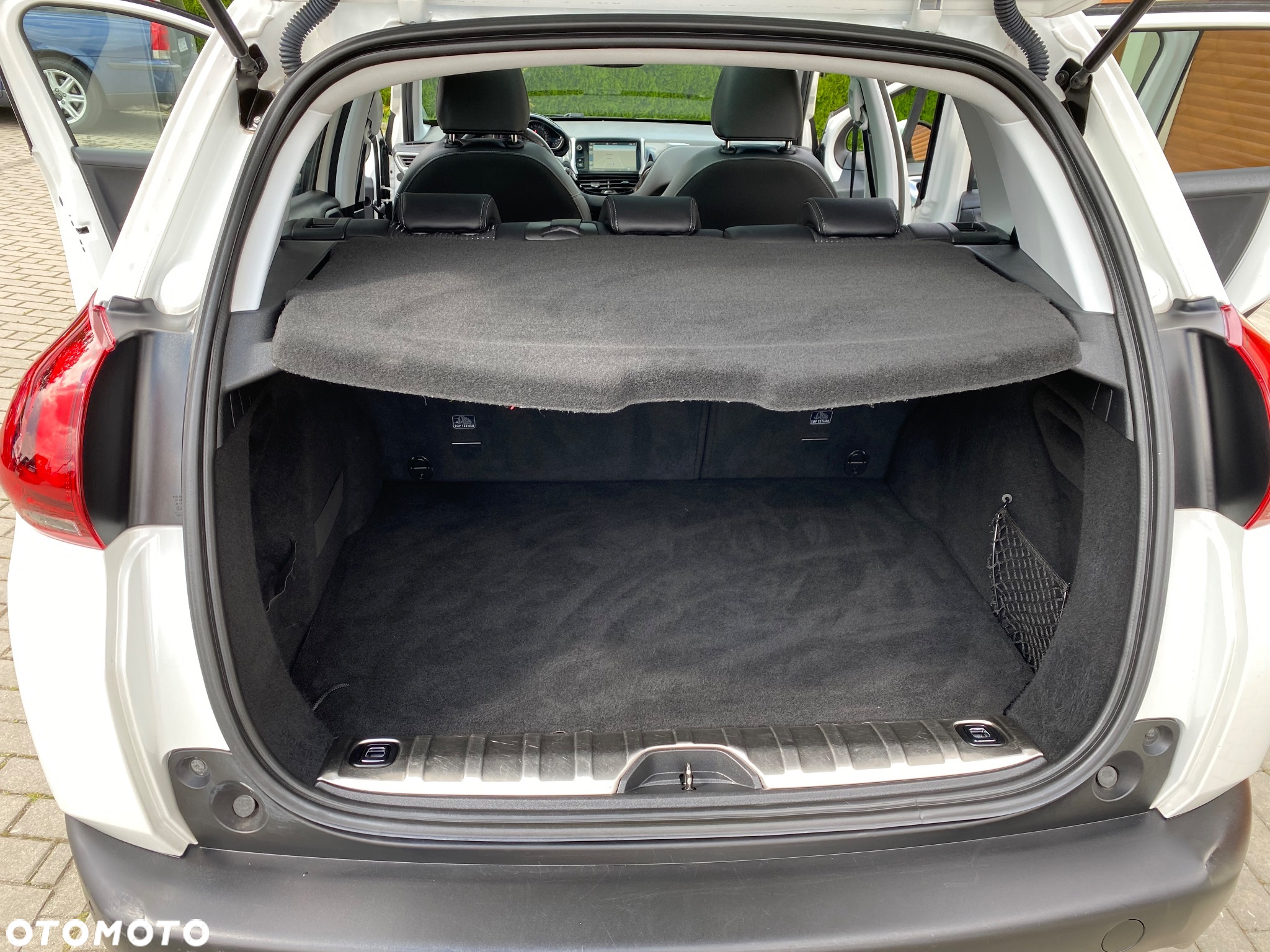 Peugeot 2008 1.2 Pure Tech Allure S&S - 29