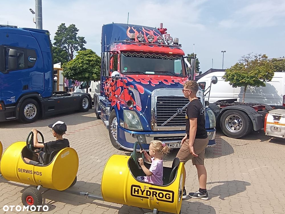 Volvo VNL 6x4 - 2