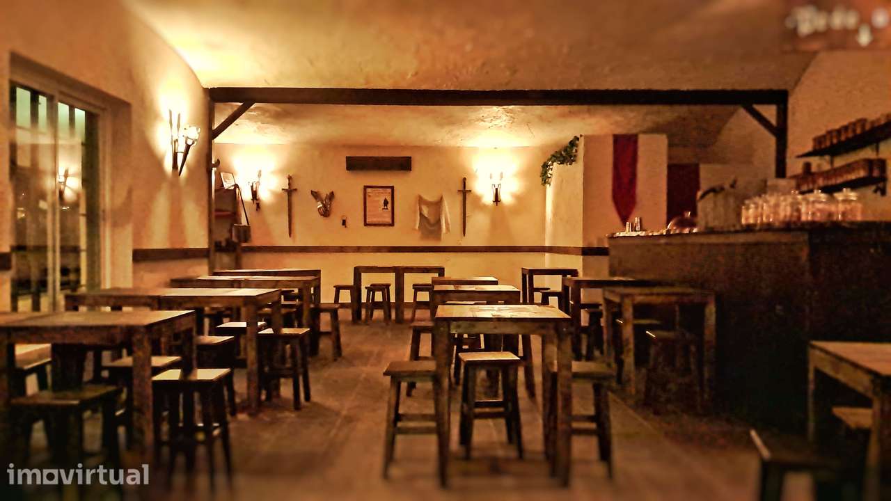 Trespasse de Bar temático em funcionamento no centro de Sintra - Grande imagem: 3/8