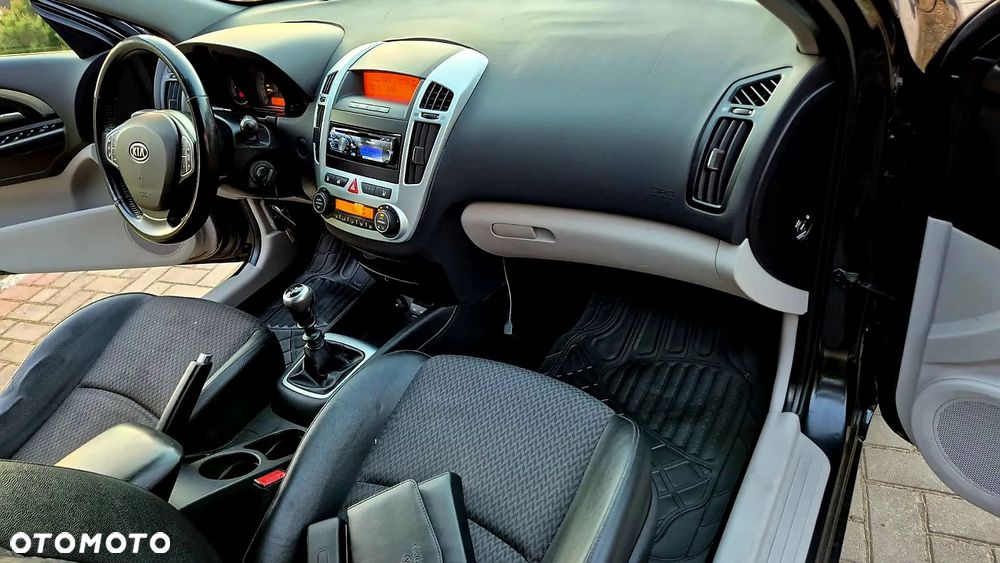 Kia Ceed 2.0 CVVT Spirit - 10