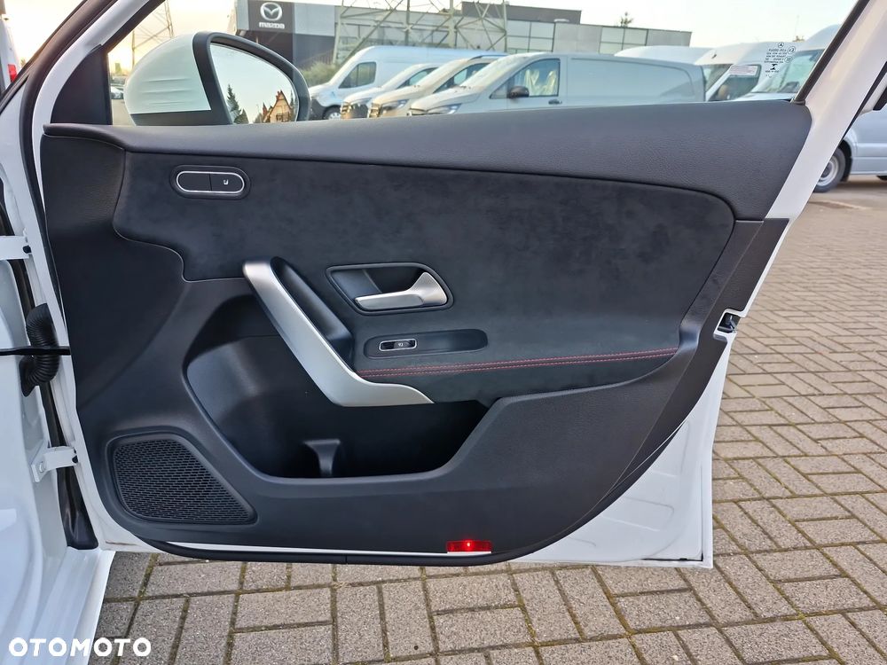 Mercedes-Benz Klasa A 220 4-Matic AMG Line 7G-DCT - 22