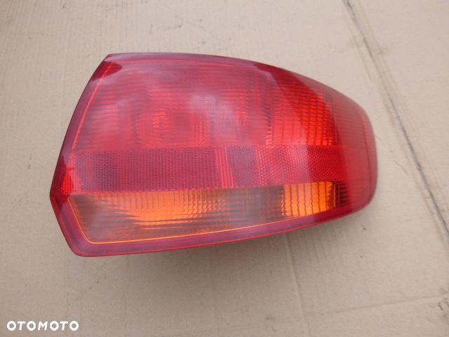 LAMPA PRAWY TYŁ PRAWA TYLNA AUDI A3 8P 5D - 2