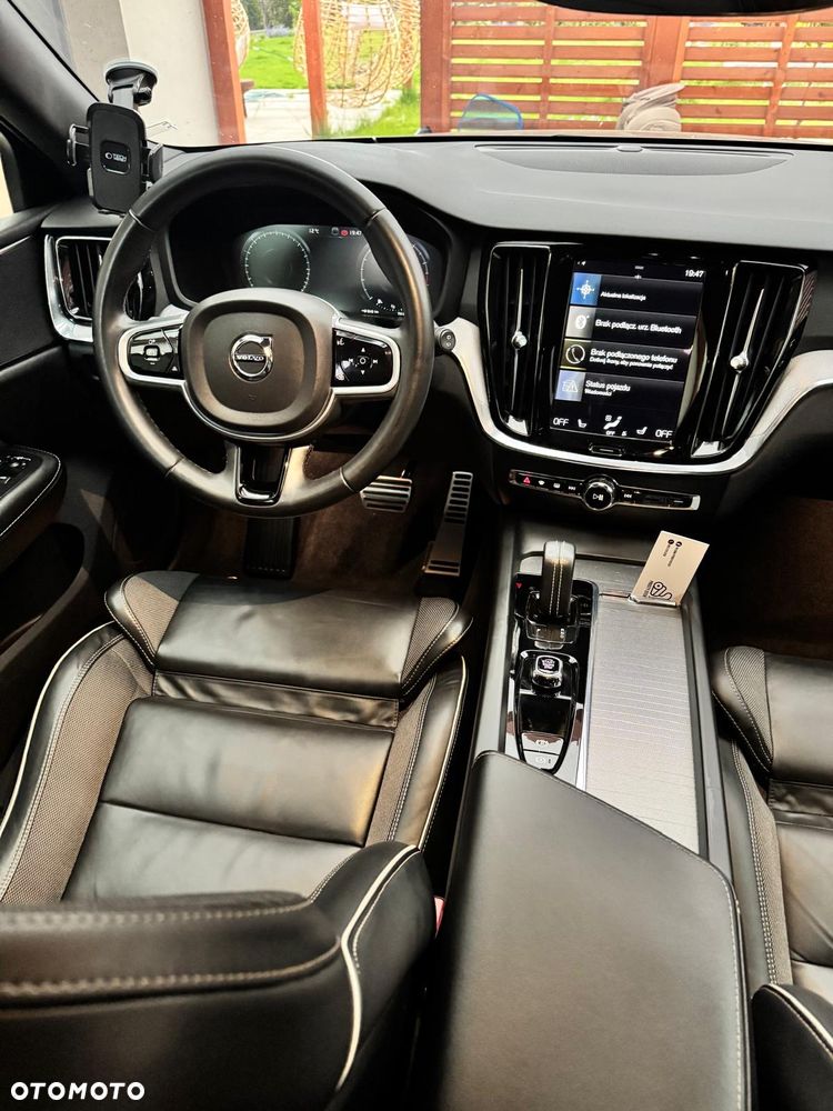Volvo V60 B3 B R-Design - 15