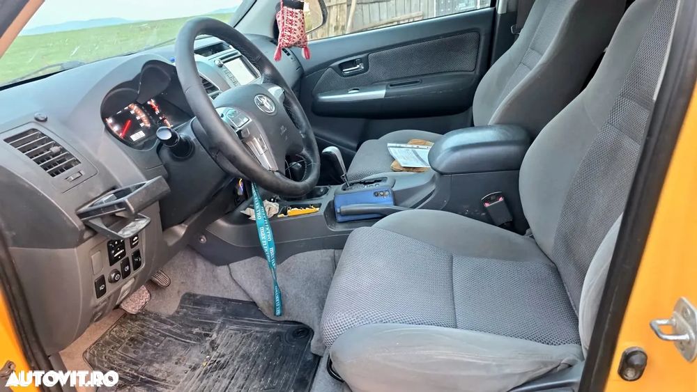 Toyota Hilux 4x4 Cabina Dubla Style+ Aut. - 7