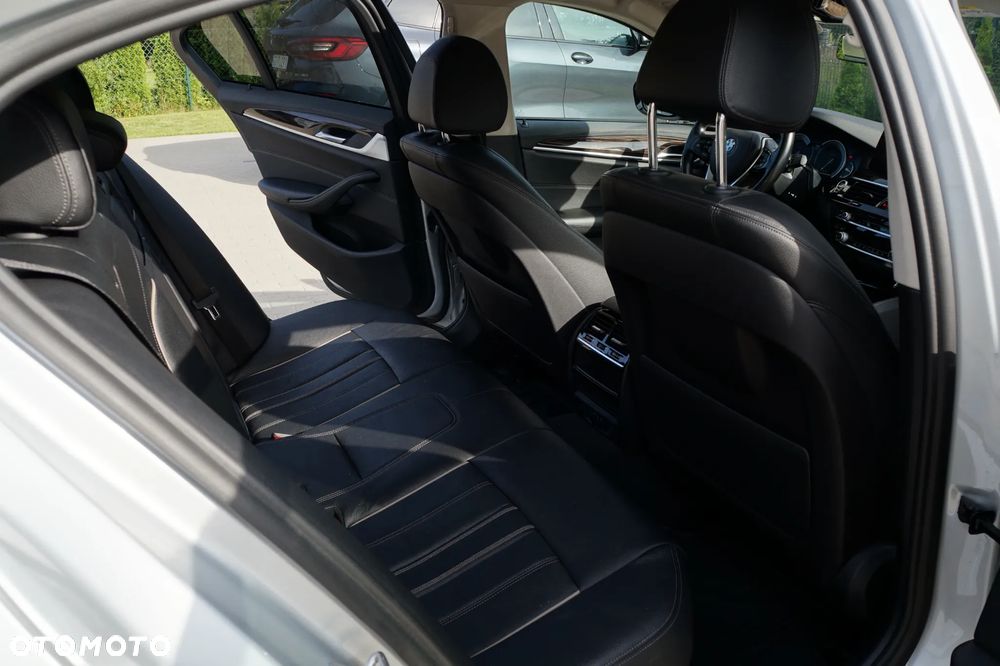 BMW Seria 5 540i xDrive Luxury Line - 10