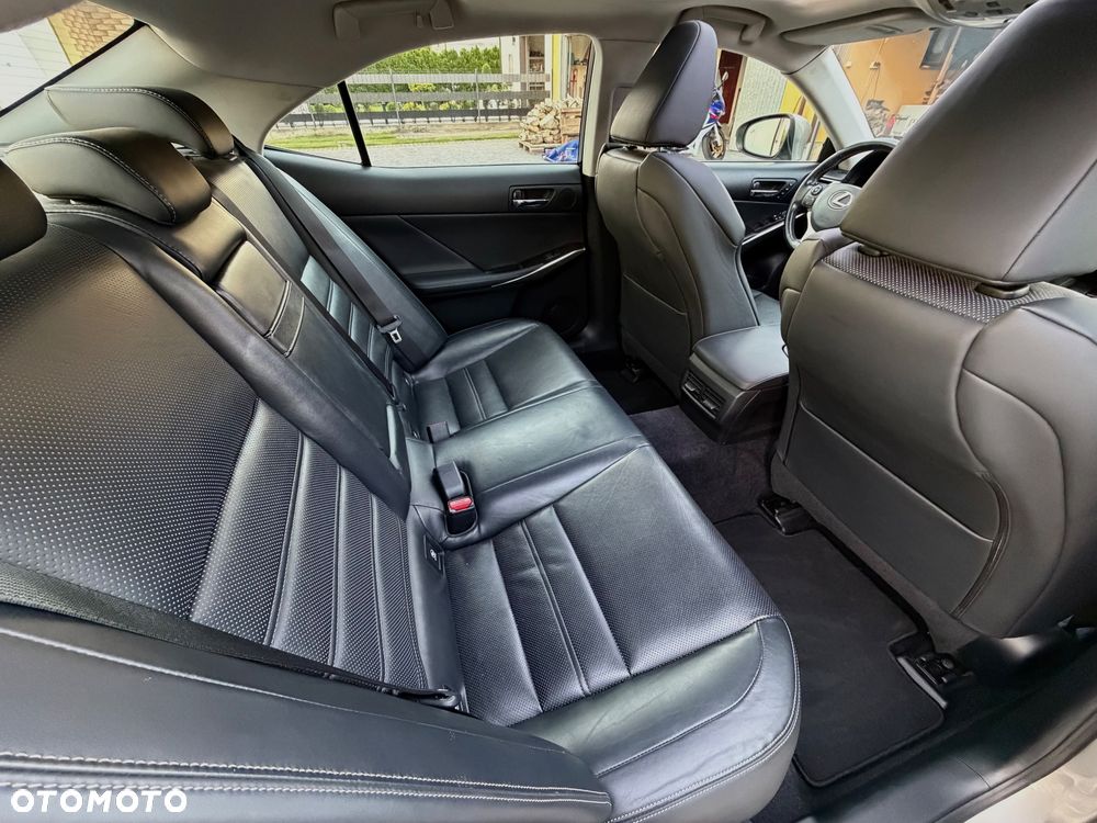 Lexus IS 300h Prestige - 19