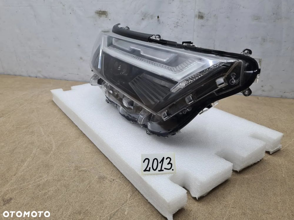 Toyota rav4 5 V lift lampa prawy prawa przód przednia Full Led - 2