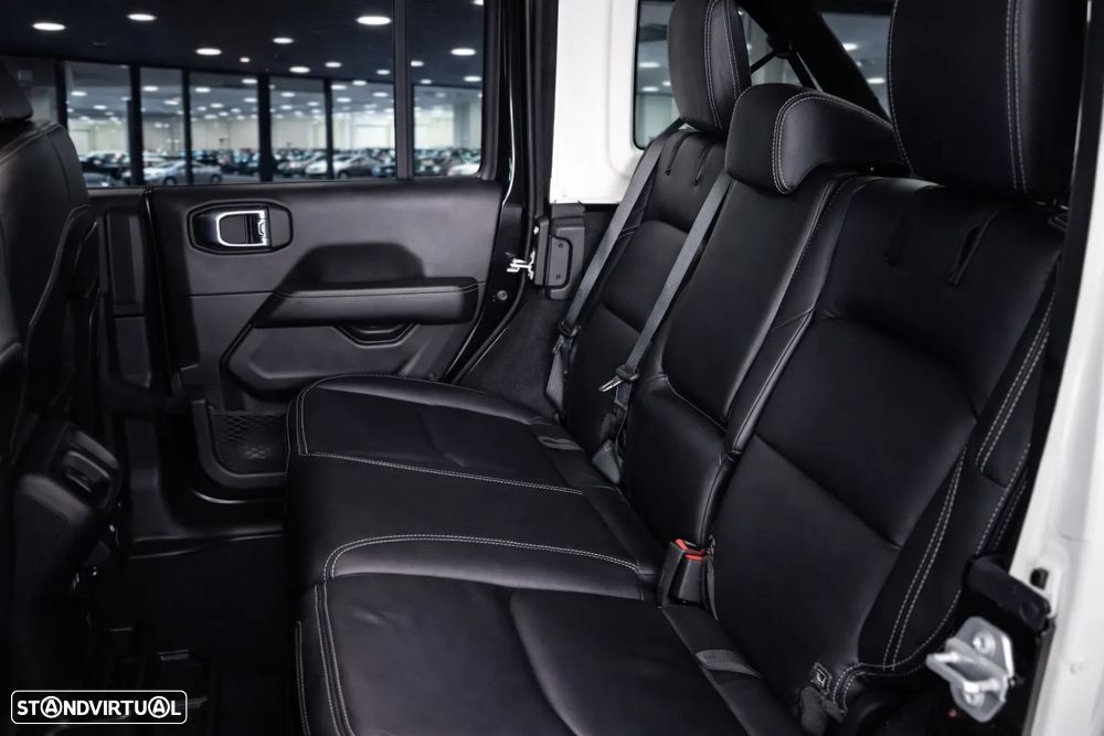 Jeep Wrangler 3.6 Auto Sahara - 8