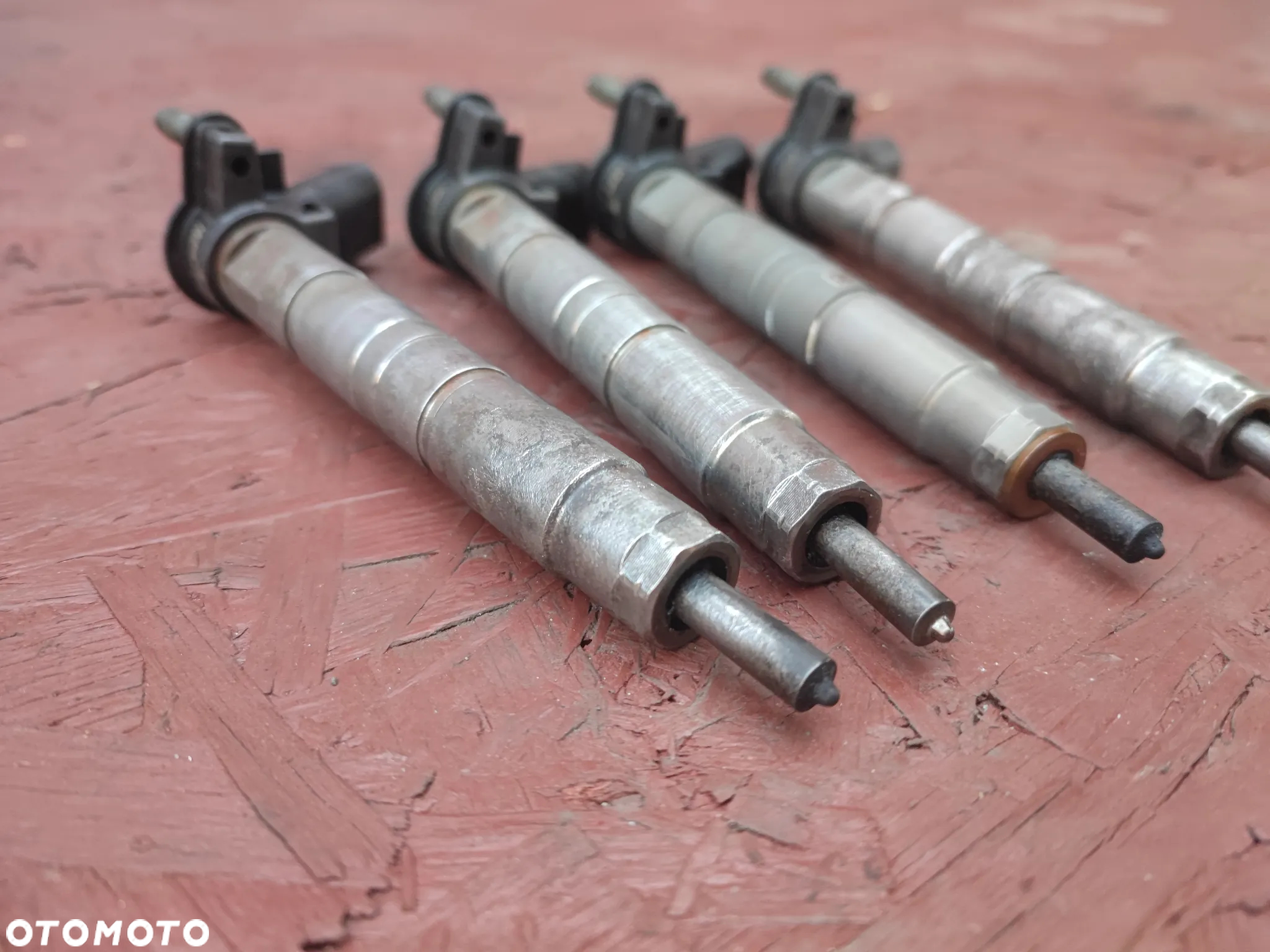 BMW E60LCI / E81 / E82 / E88 / E87 / E90 / E91LCI / E92 / E93 ORYGINALNY WTRYSKIWACZ PALIWA PIEZO / WTRYSKI KOMPLET 4 SZTUKI PIEZO-ELEKTRYCZNYCH DO SILNIKÓW GAMY N47D20 177KM DIESLA O NR. 13 53 7 797 877 - 05 ( 60 ) SPRAWNE W 100% - 7