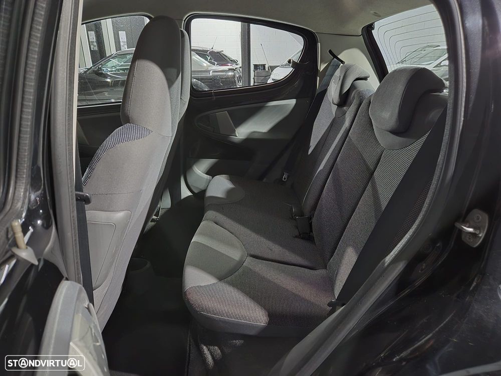 Peugeot 107 1.0 Urban - 12
