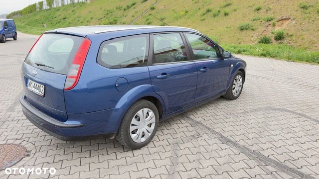 Ford Focus 1.6 16V Ambiente - 4