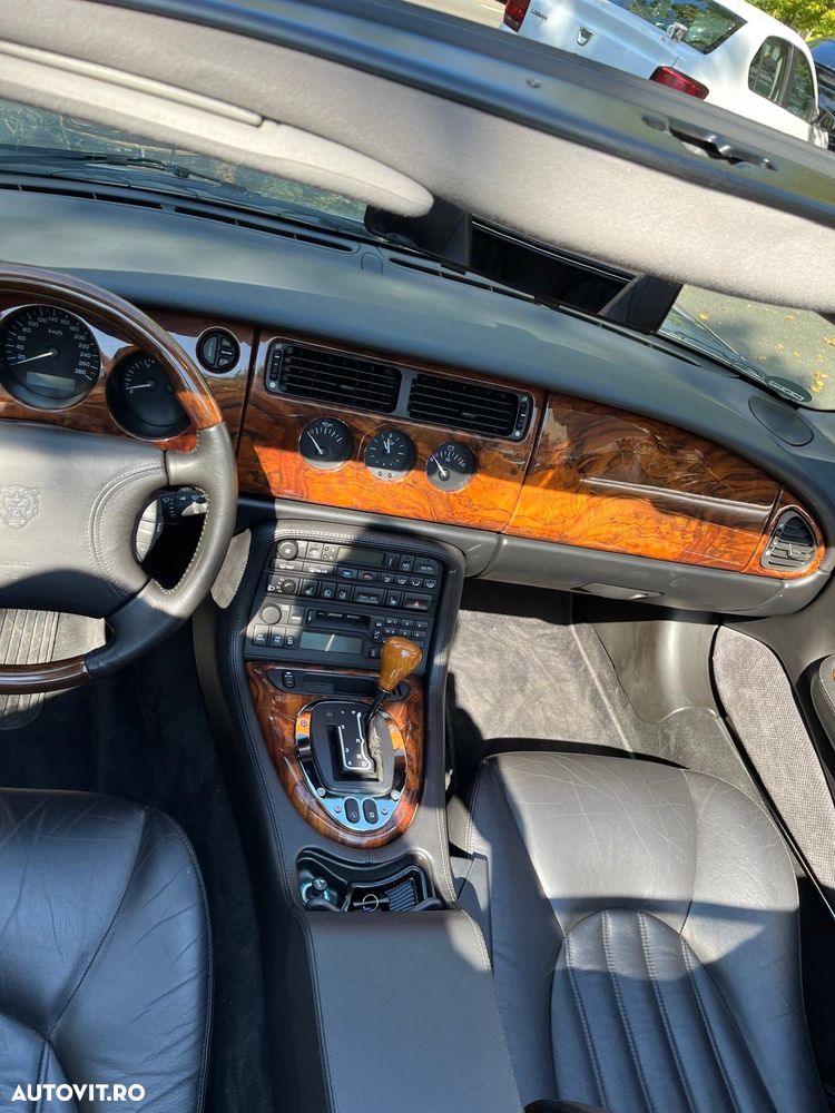 Jaguar XKR - 12