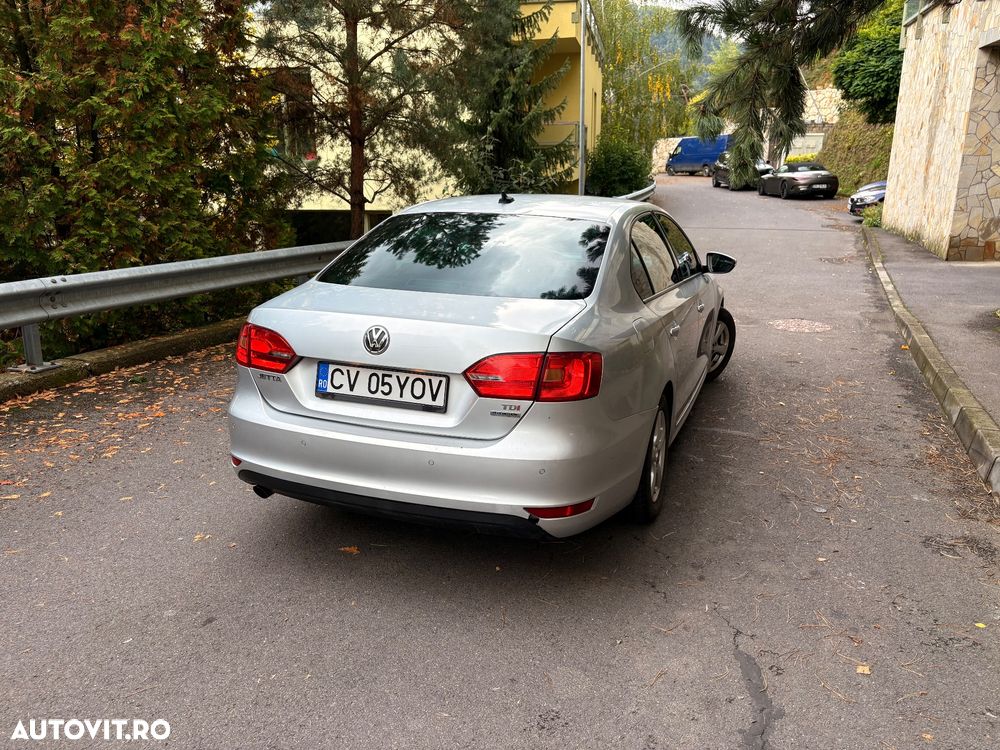Volkswagen Jetta 1.6 TDI Blue Motion Technology Comfortline - 4