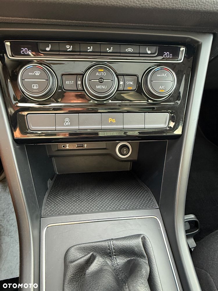 Volkswagen Touran 2.0 TDI BMT Highline - 24