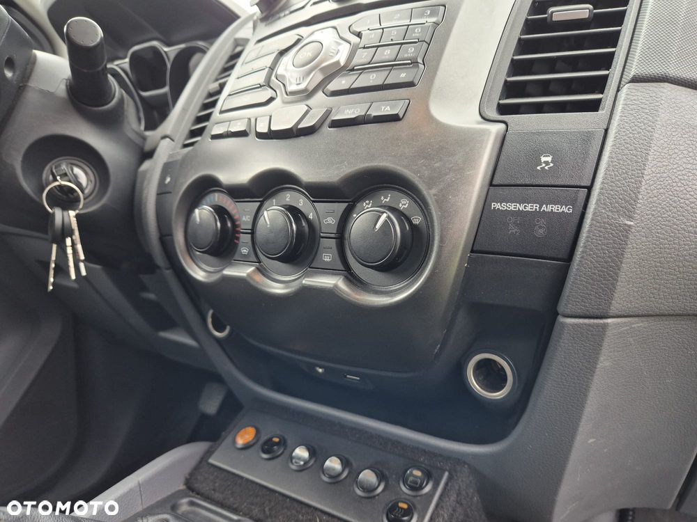 Ford Ranger 2.2 TDCi 4x4 DC XLT - 30