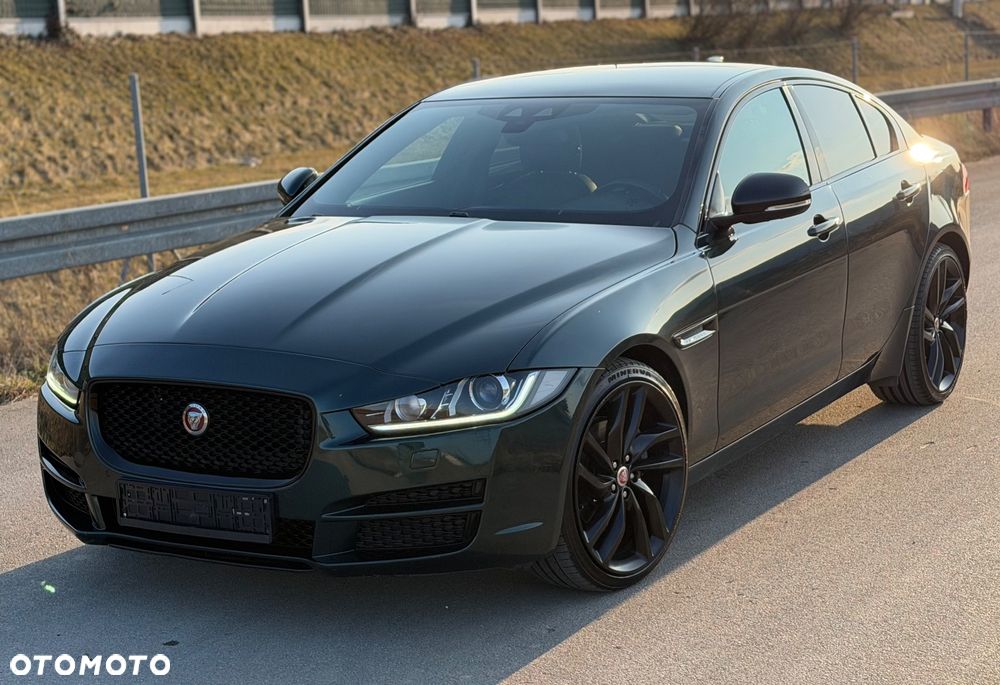 Jaguar XE 2.0 D R-Sport - 18