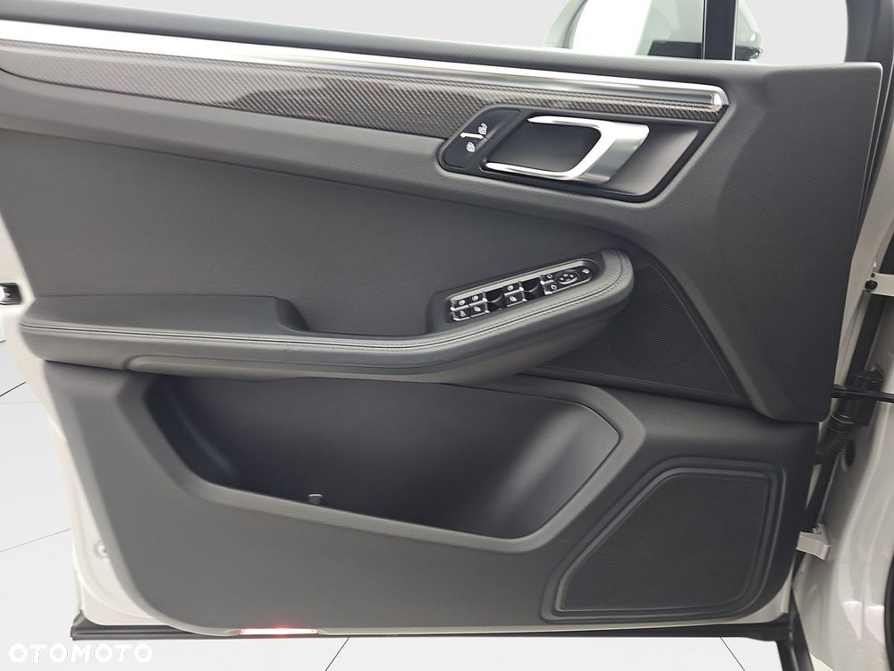 Porsche Macan Standard - 12