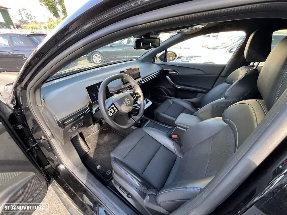 MG MG4 64 kWh Luxury - 27