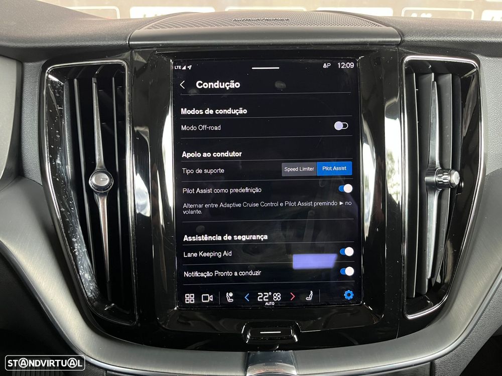 Volvo XC 60 2.0 B4 R-Design Geartronic - 39