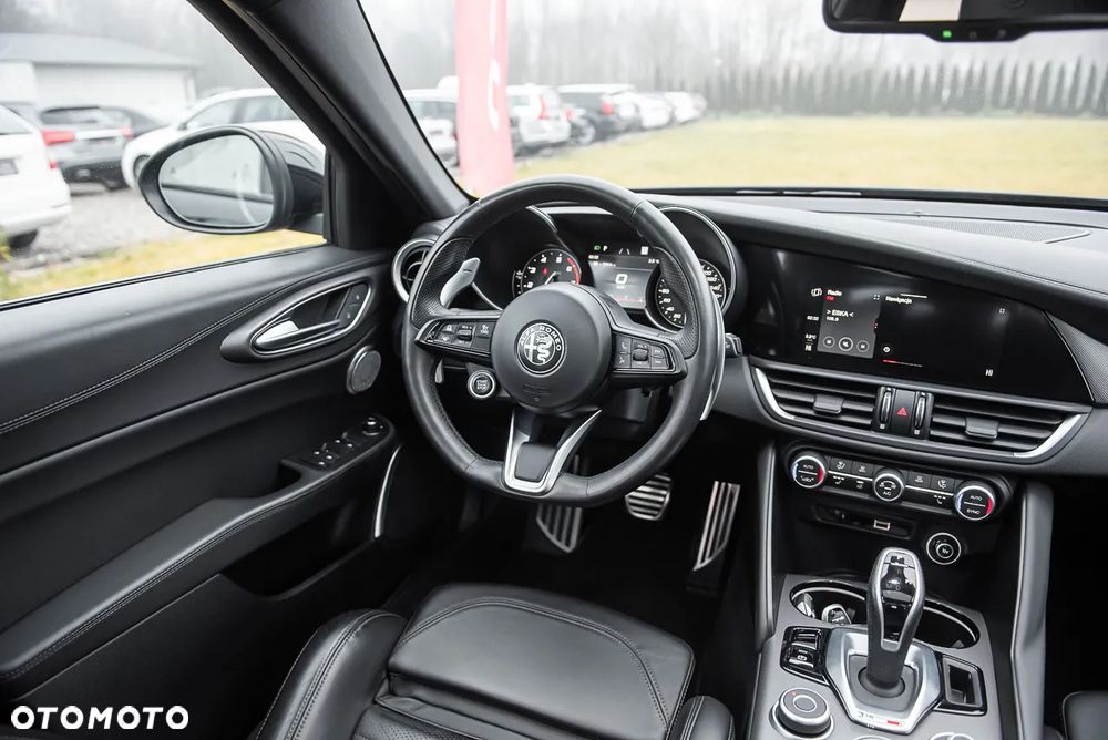 Alfa Romeo Giulia 2.0 Turbo 16V AT8-Q4 Veloce - 16