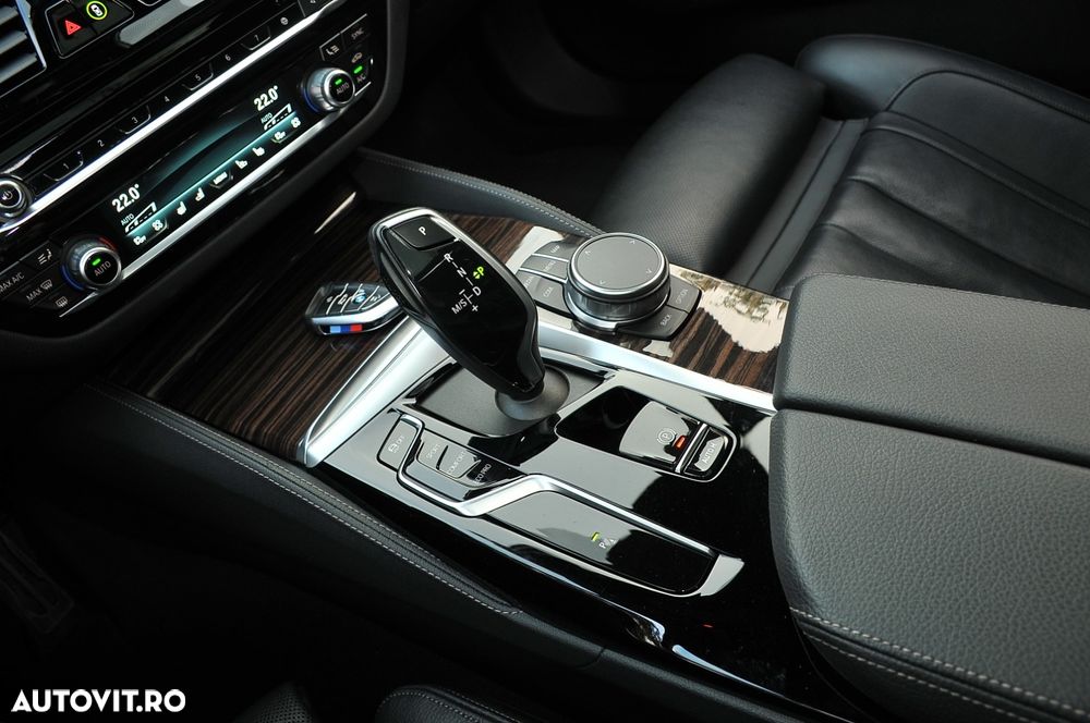 BMW Seria 5 530d xDrive AT MHEV - 29
