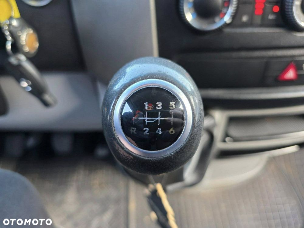 Mercedes-Benz Sprinter - 21