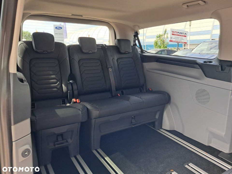 Ford Tourneo Custom - 12