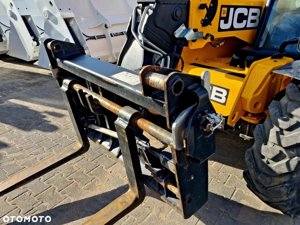 JCB 525-60 Agri Plus - 9