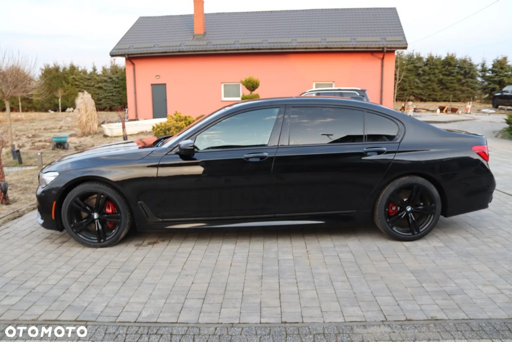 BMW Seria 7 740i - 11