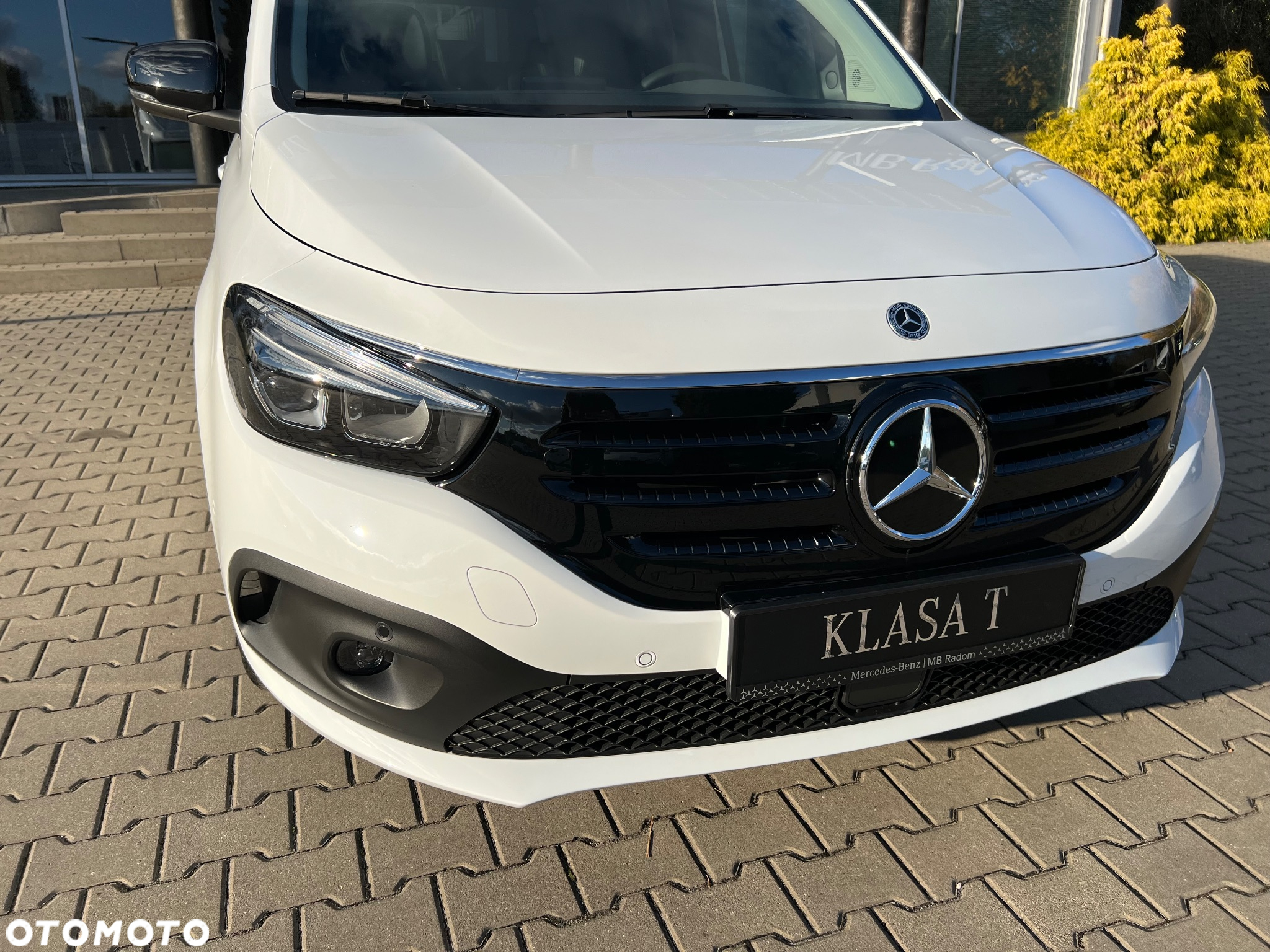 Mercedes-Benz EQT - 12